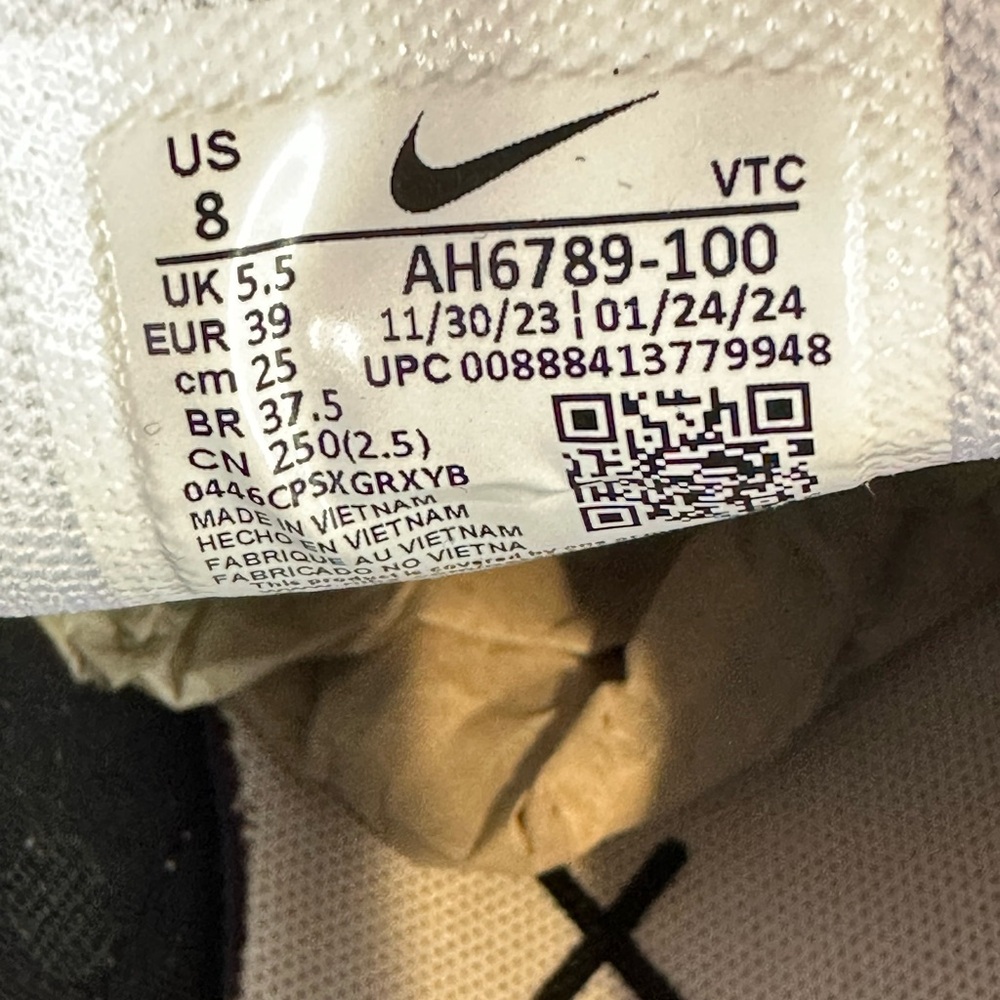 Nike Air Max 270 - Picture 10 of 13